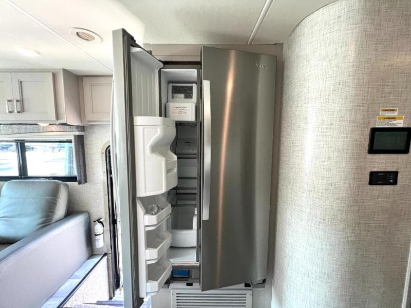 2023 Thor Motor Coach 2023 Thor Motor Coach Challenger - thumbnail 37