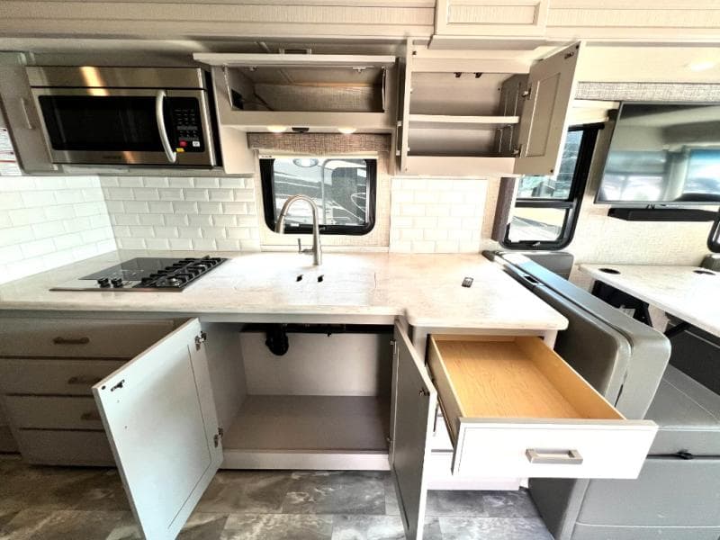 2023 Thor Motor Coach 2023 Thor Motor Coach Challenger - thumbnail 39