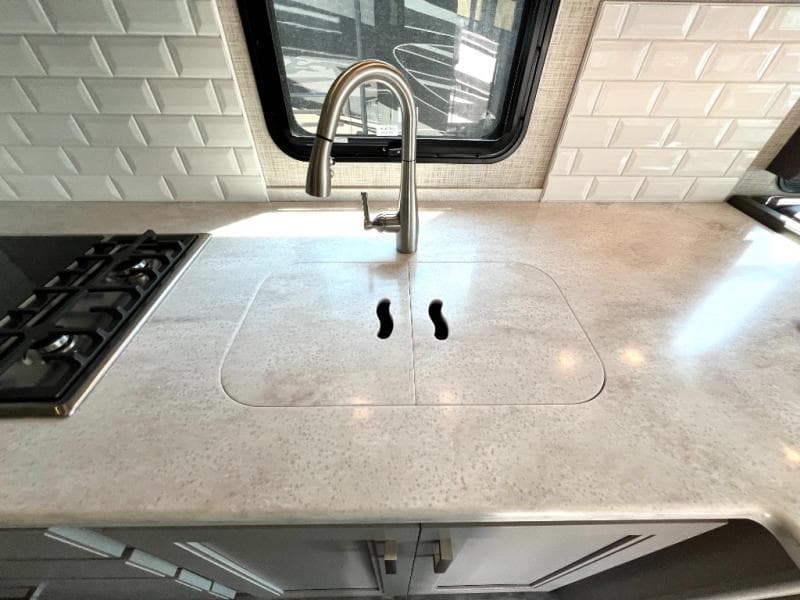 2023 Thor Motor Coach 2023 Thor Motor Coach Challenger - thumbnail 41