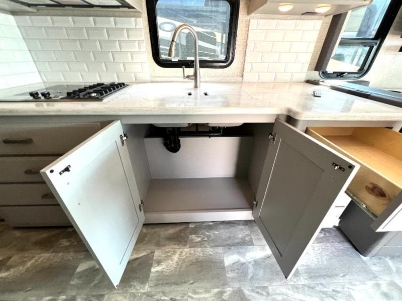 2023 Thor Motor Coach 2023 Thor Motor Coach Challenger - thumbnail 43