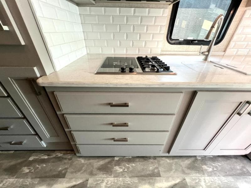 2023 Thor Motor Coach 2023 Thor Motor Coach Challenger - thumbnail 46