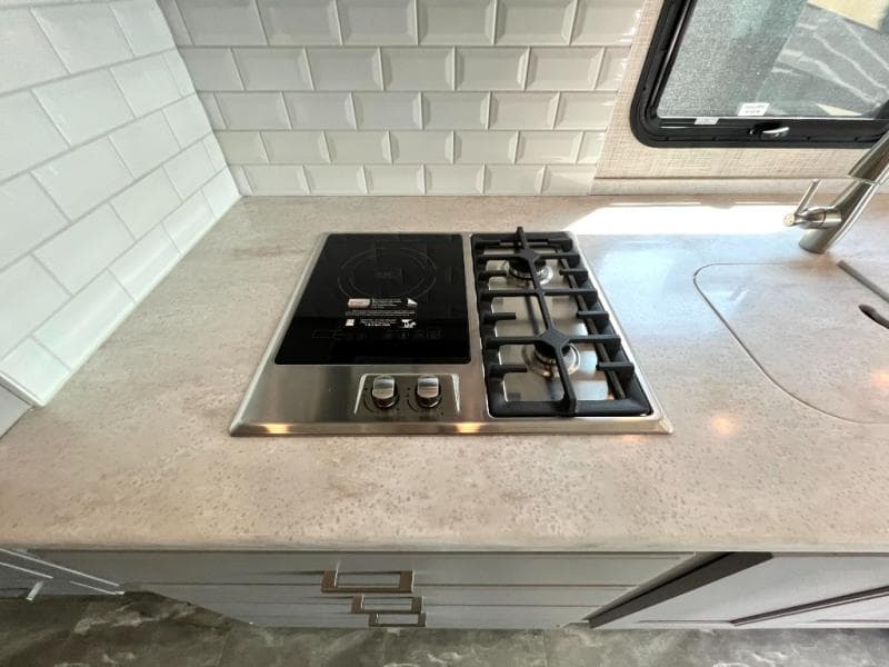 2023 Thor Motor Coach 2023 Thor Motor Coach Challenger - thumbnail 47