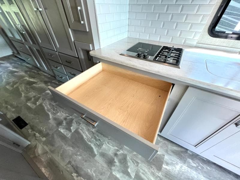 2023 Thor Motor Coach 2023 Thor Motor Coach Challenger - thumbnail 48