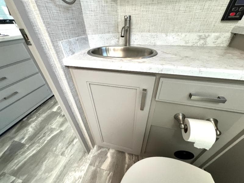 2023 Thor Motor Coach 2023 Thor Motor Coach Challenger - thumbnail 55