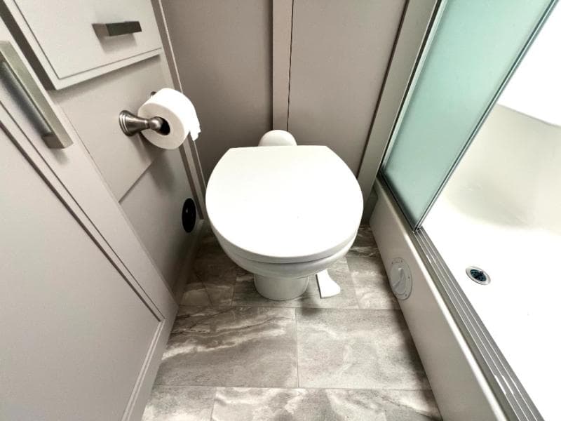 2023 Thor Motor Coach 2023 Thor Motor Coach Challenger - thumbnail 57