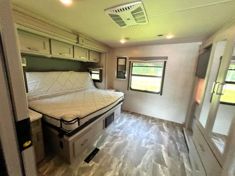 2023 Thor Motor Coach 2023 Thor Motor Coach Challenger - thumbnail 64