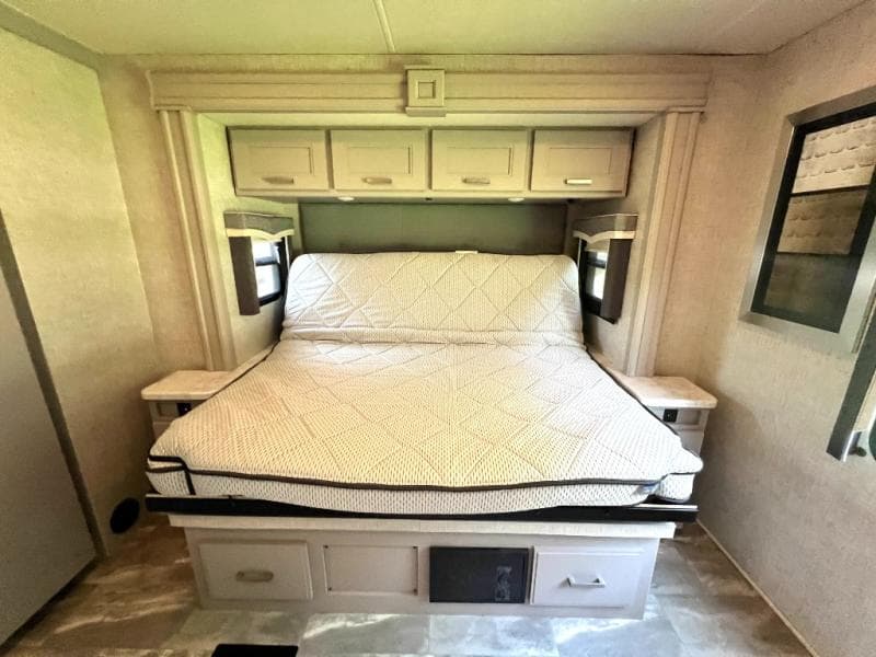 2023 Thor Motor Coach 2023 Thor Motor Coach Challenger - thumbnail 66