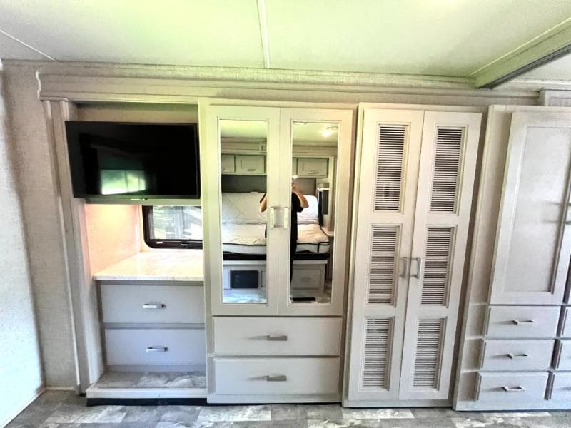 2023 Thor Motor Coach 2023 Thor Motor Coach Challenger - thumbnail 69