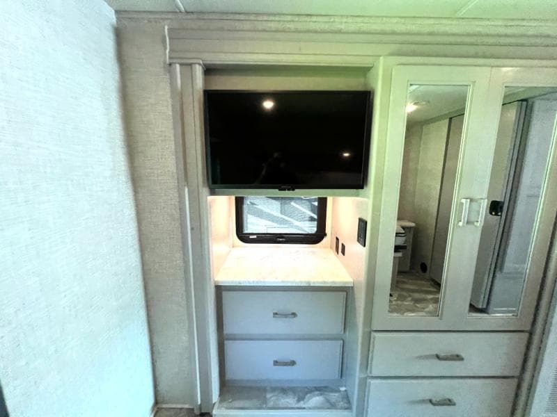 2023 Thor Motor Coach 2023 Thor Motor Coach Challenger - thumbnail 70