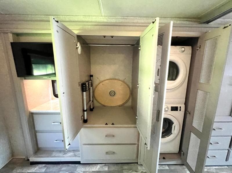 2023 Thor Motor Coach 2023 Thor Motor Coach Challenger - thumbnail 73