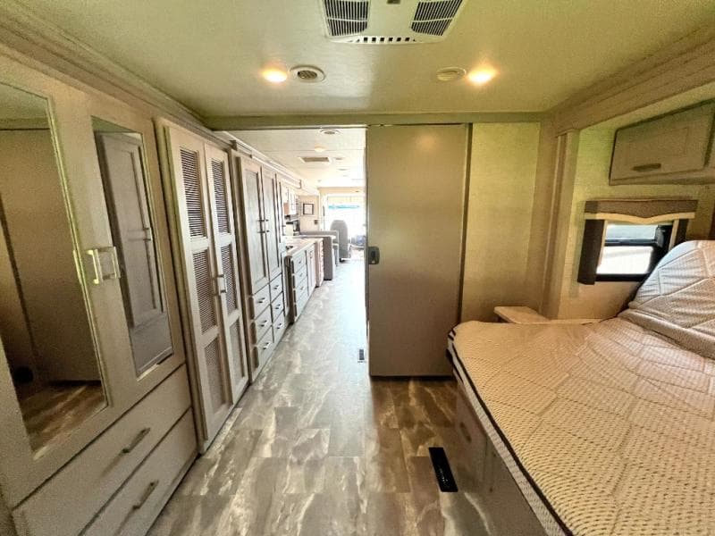 2023 Thor Motor Coach 2023 Thor Motor Coach Challenger - thumbnail 75