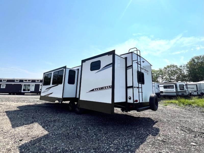 2025 East To West 2025 East To West Alta - thumbnail 10