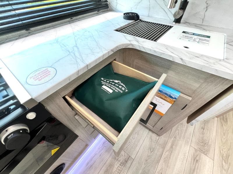 2025 East To West 2025 East To West Alta - thumbnail 39