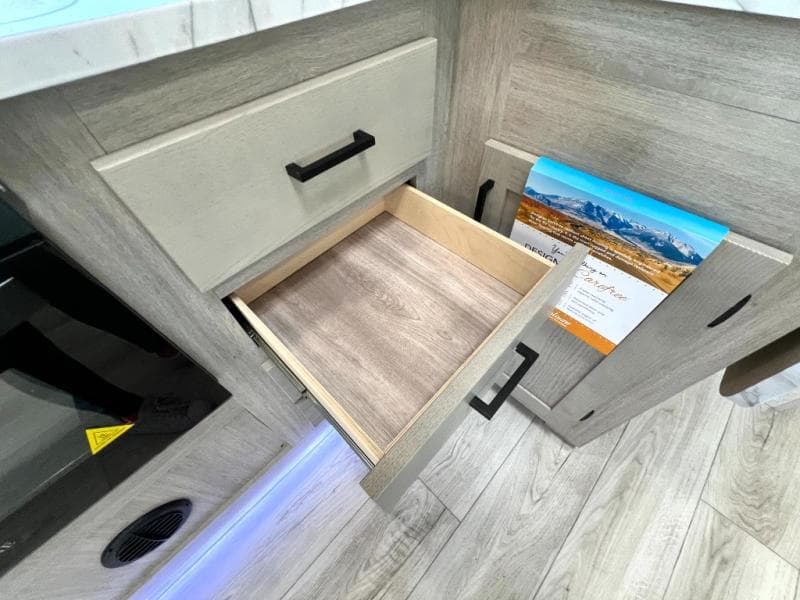 2025 East To West 2025 East To West Alta - thumbnail 40