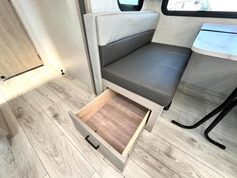 2025 East To West 2025 East To West Alta - thumbnail 43