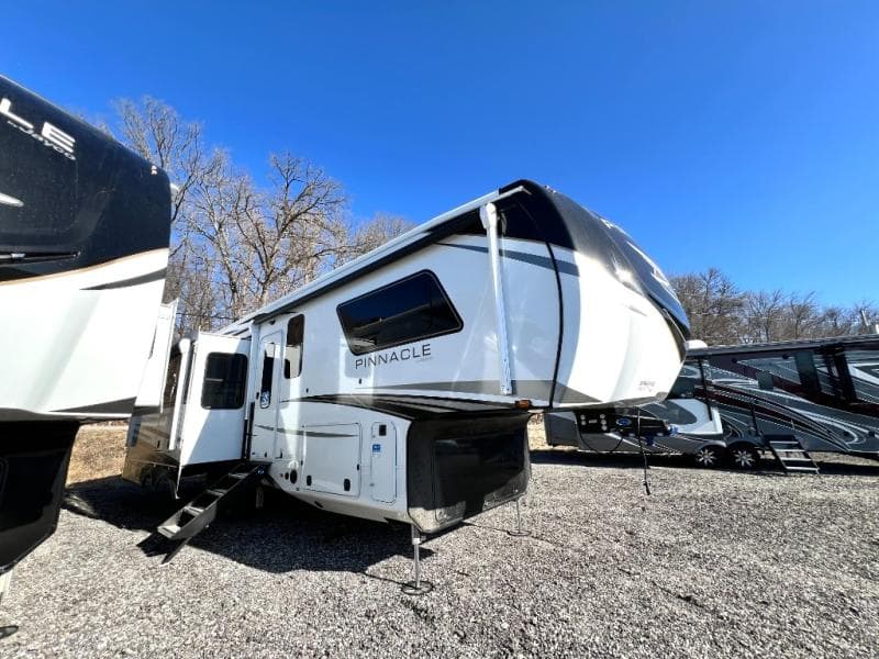 2025 Jayco 2025 Jayco Pinnacle - thumbnail 3