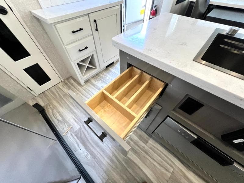 2025 Jayco 2025 Jayco Pinnacle - thumbnail 18