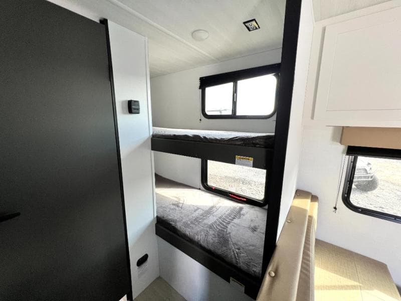 2025 Keystone 2025 Keystone Bullet Crossfire - thumbnail 26