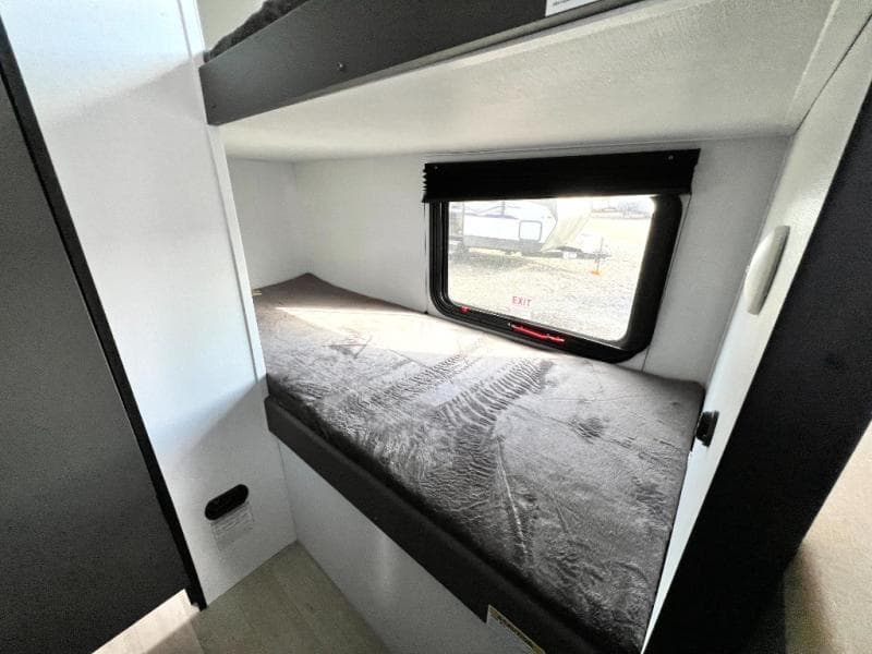 2025 Keystone 2025 Keystone Bullet Crossfire - thumbnail 28