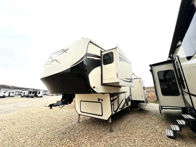 2019 Heartland 2019 Heartland Big Country - thumbnail 8