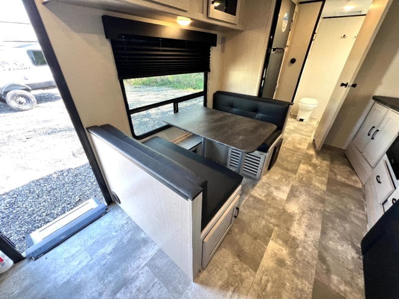 2022 Coachmen 2022 Coachmen Apex Ultra-Lite - thumbnail 8