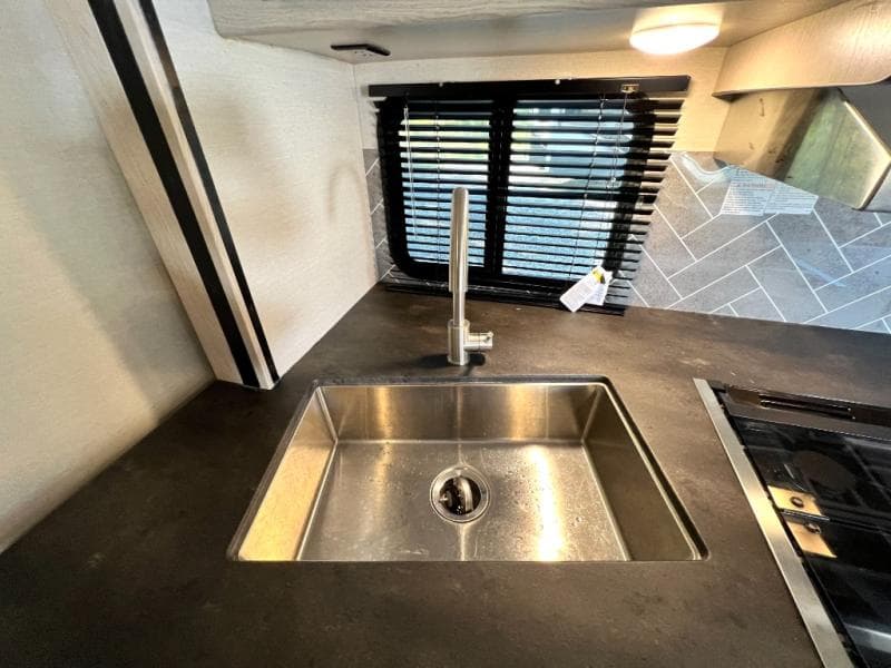 2022 Coachmen 2022 Coachmen Apex Ultra-Lite - thumbnail 20