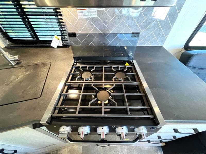 2022 Coachmen 2022 Coachmen Apex Ultra-Lite - thumbnail 22