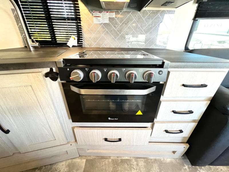 2022 Coachmen 2022 Coachmen Apex Ultra-Lite - thumbnail 23