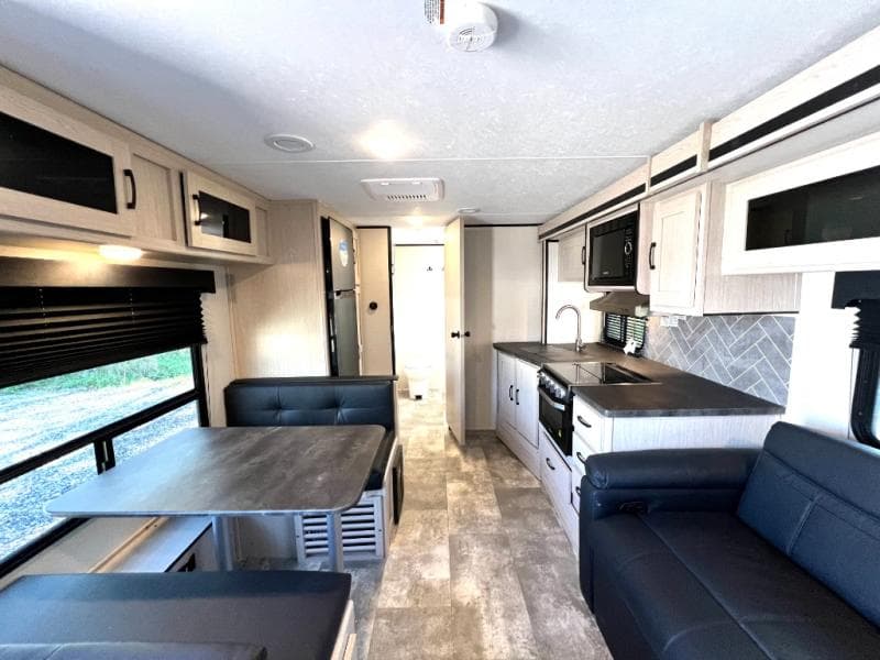 2022 Coachmen 2022 Coachmen Apex Ultra-Lite - thumbnail 28