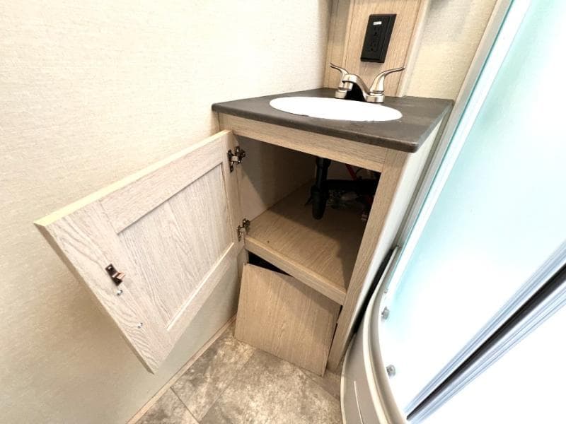 2022 Coachmen 2022 Coachmen Apex Ultra-Lite - thumbnail 34