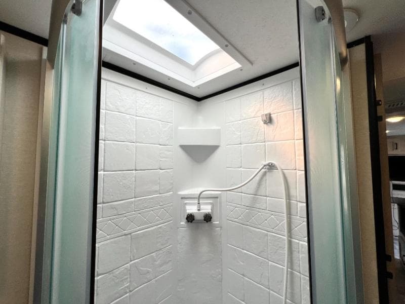 2022 Coachmen 2022 Coachmen Apex Ultra-Lite - thumbnail 35