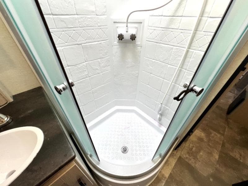 2022 Coachmen 2022 Coachmen Apex Ultra-Lite - thumbnail 36