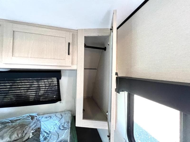 2022 Coachmen 2022 Coachmen Apex Ultra-Lite - thumbnail 43
