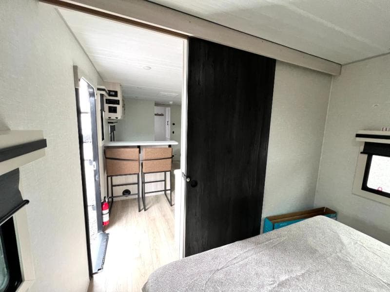 2025 Forest River 2025 Forest River Surveyor - thumbnail 4