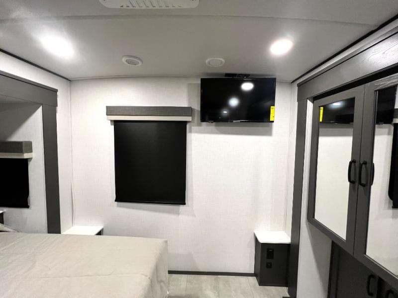 2025 Forest River 2025 Forest River Rockwood Signature - thumbnail 4