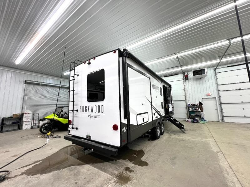 2025 Forest River 2025 Forest River Rockwood Signature - thumbnail 10