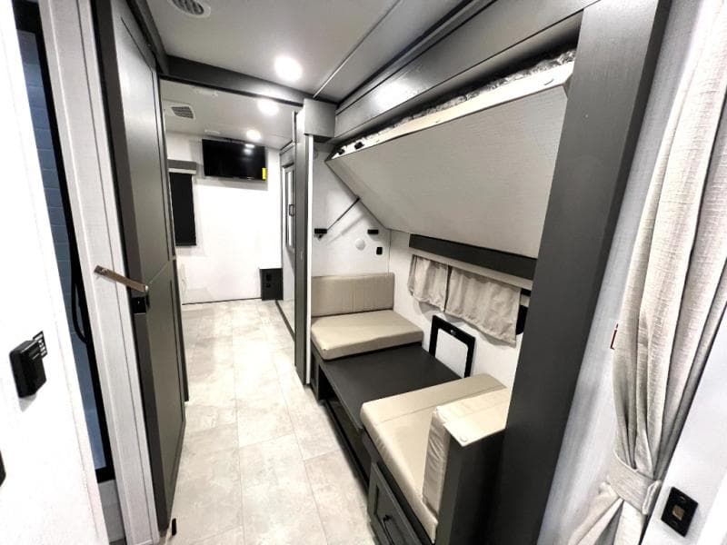 2025 Forest River 2025 Forest River Rockwood Signature - thumbnail 25