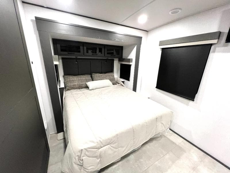 2025 Forest River 2025 Forest River Rockwood Signature - thumbnail 34