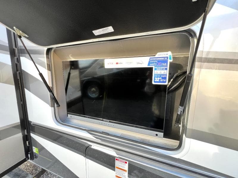 2025 Coachmen 2025 Coachmen Entourage - thumbnail 4