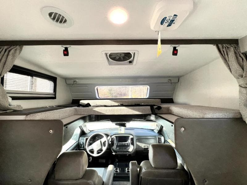 2025 Coachmen 2025 Coachmen Entourage - thumbnail 6