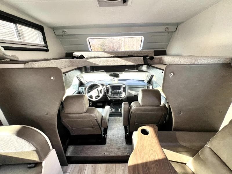 2025 Coachmen 2025 Coachmen Entourage - thumbnail 8