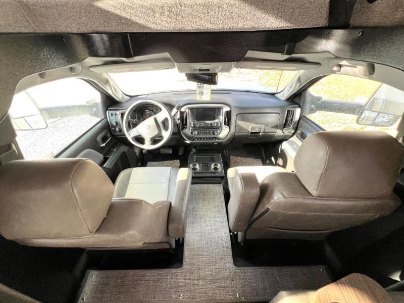 2025 Coachmen 2025 Coachmen Entourage - thumbnail 9