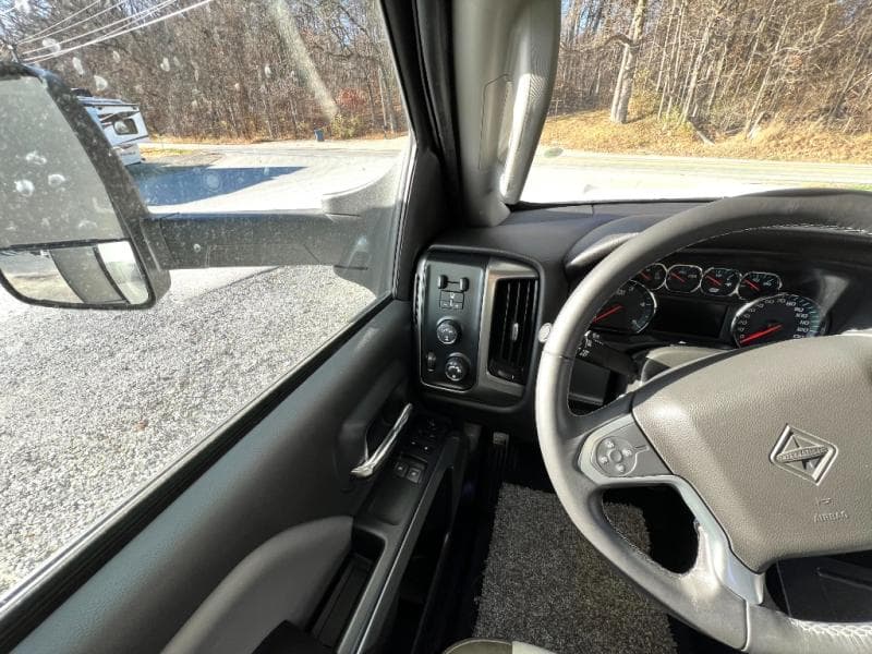 2025 Coachmen 2025 Coachmen Entourage - thumbnail 13