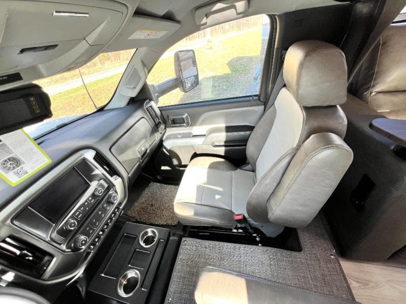 2025 Coachmen 2025 Coachmen Entourage - thumbnail 15