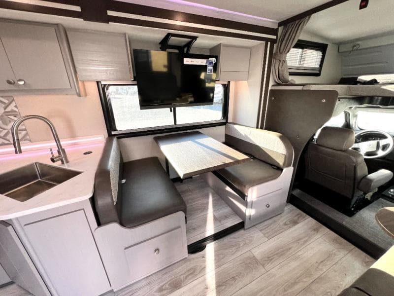 2025 Coachmen 2025 Coachmen Entourage - thumbnail 17