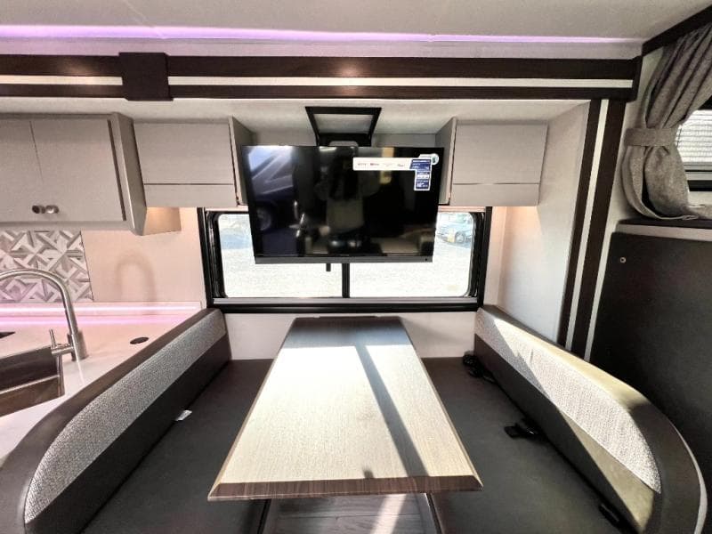 2025 Coachmen 2025 Coachmen Entourage - thumbnail 20