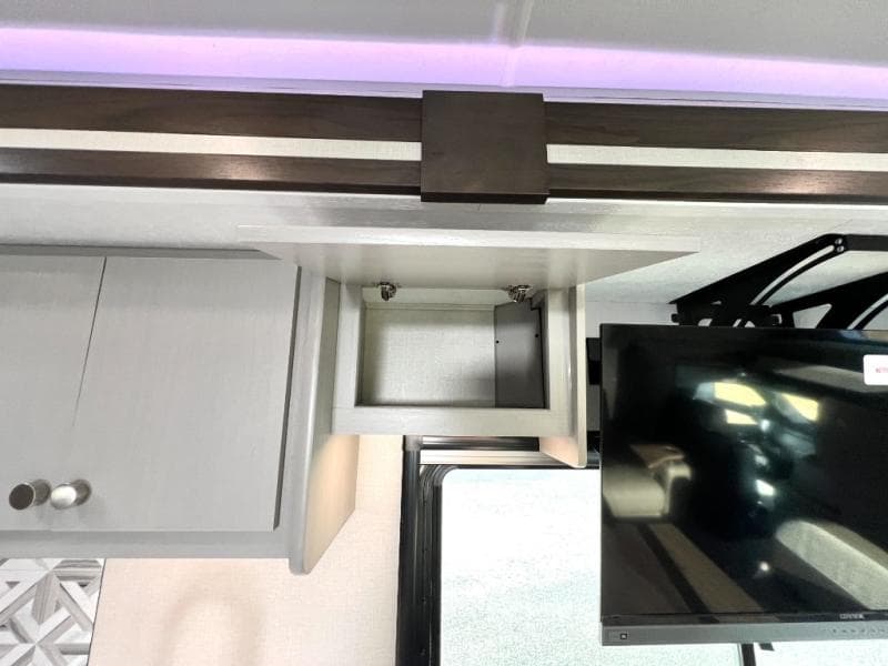 2025 Coachmen 2025 Coachmen Entourage - thumbnail 22