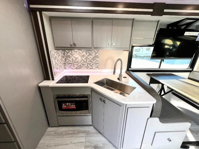 2025 Coachmen 2025 Coachmen Entourage - thumbnail 29