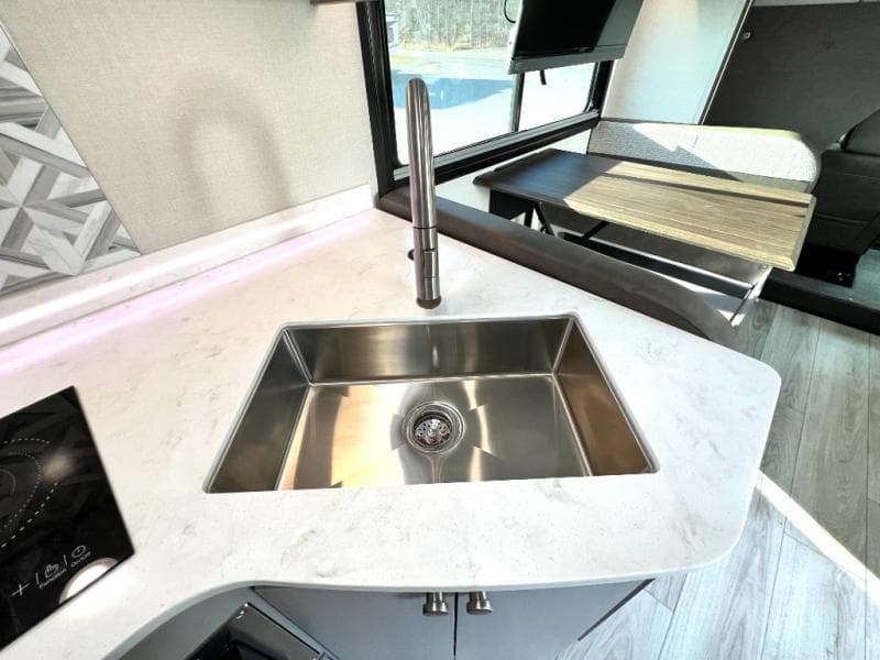 2025 Coachmen 2025 Coachmen Entourage - thumbnail 31