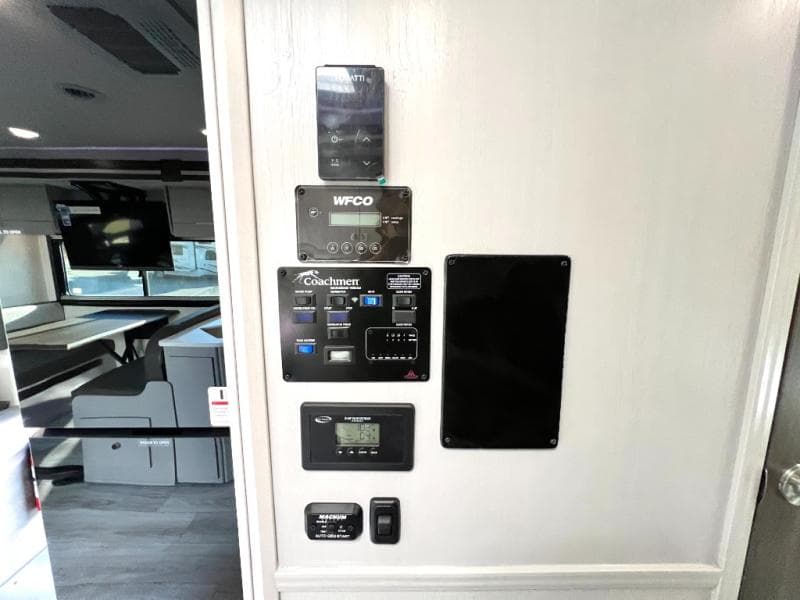 2025 Coachmen 2025 Coachmen Entourage - thumbnail 36